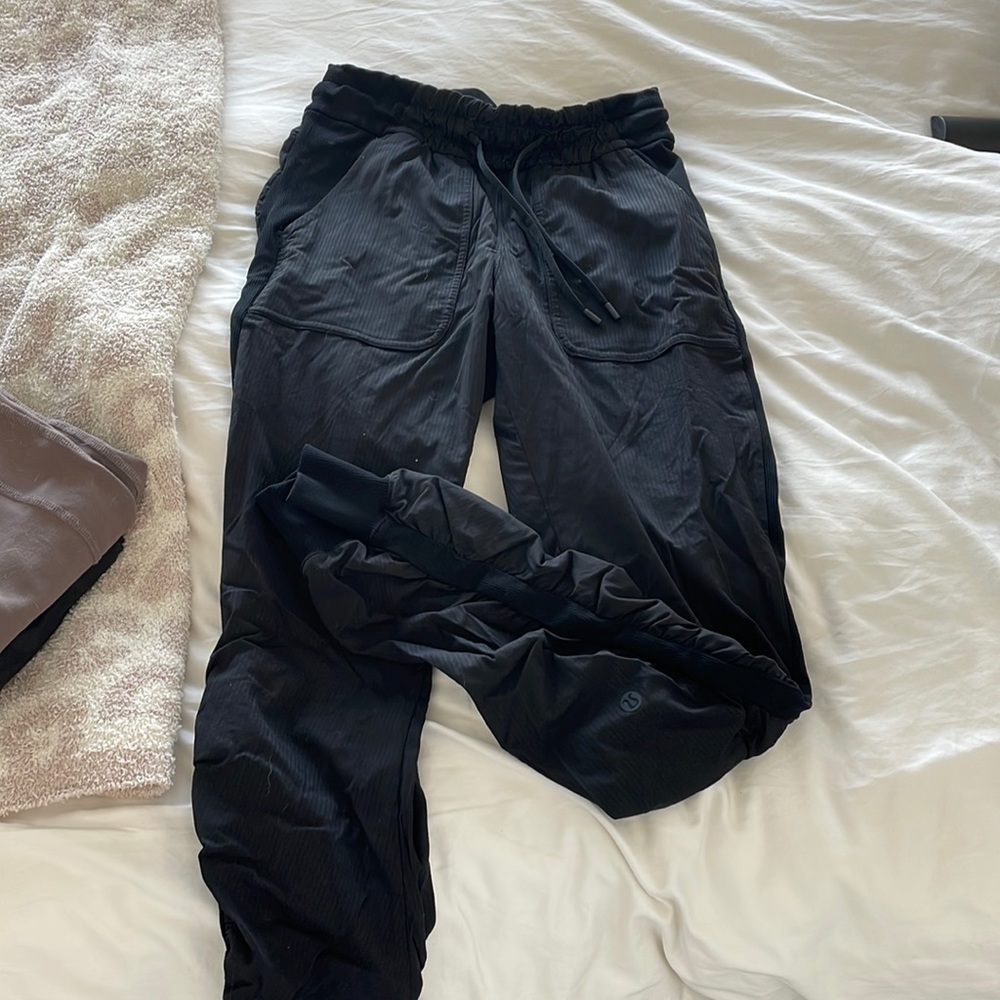 Lulu black joggers